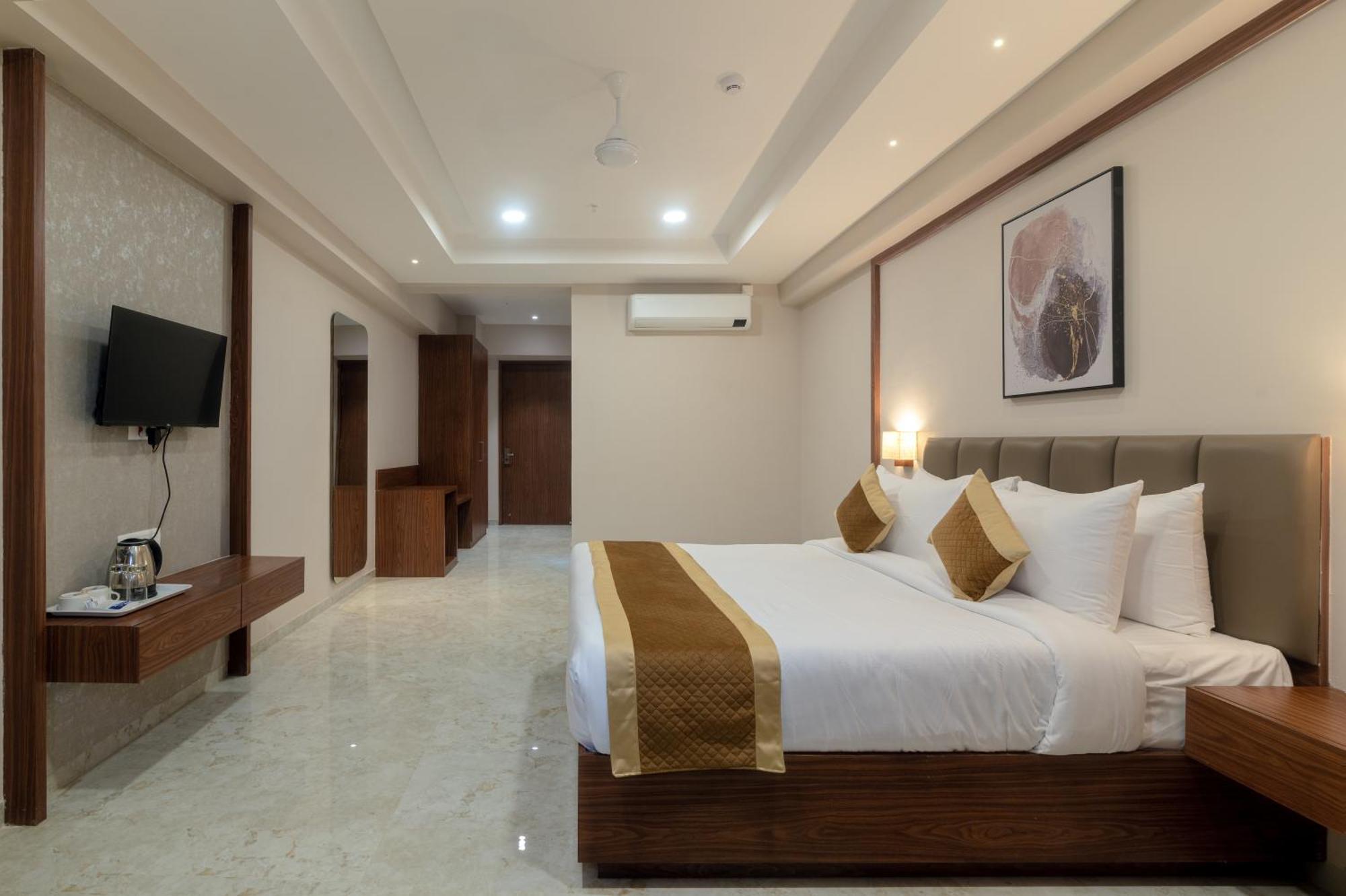 Vits Satyajeet Karad Hotell Exteriör bild