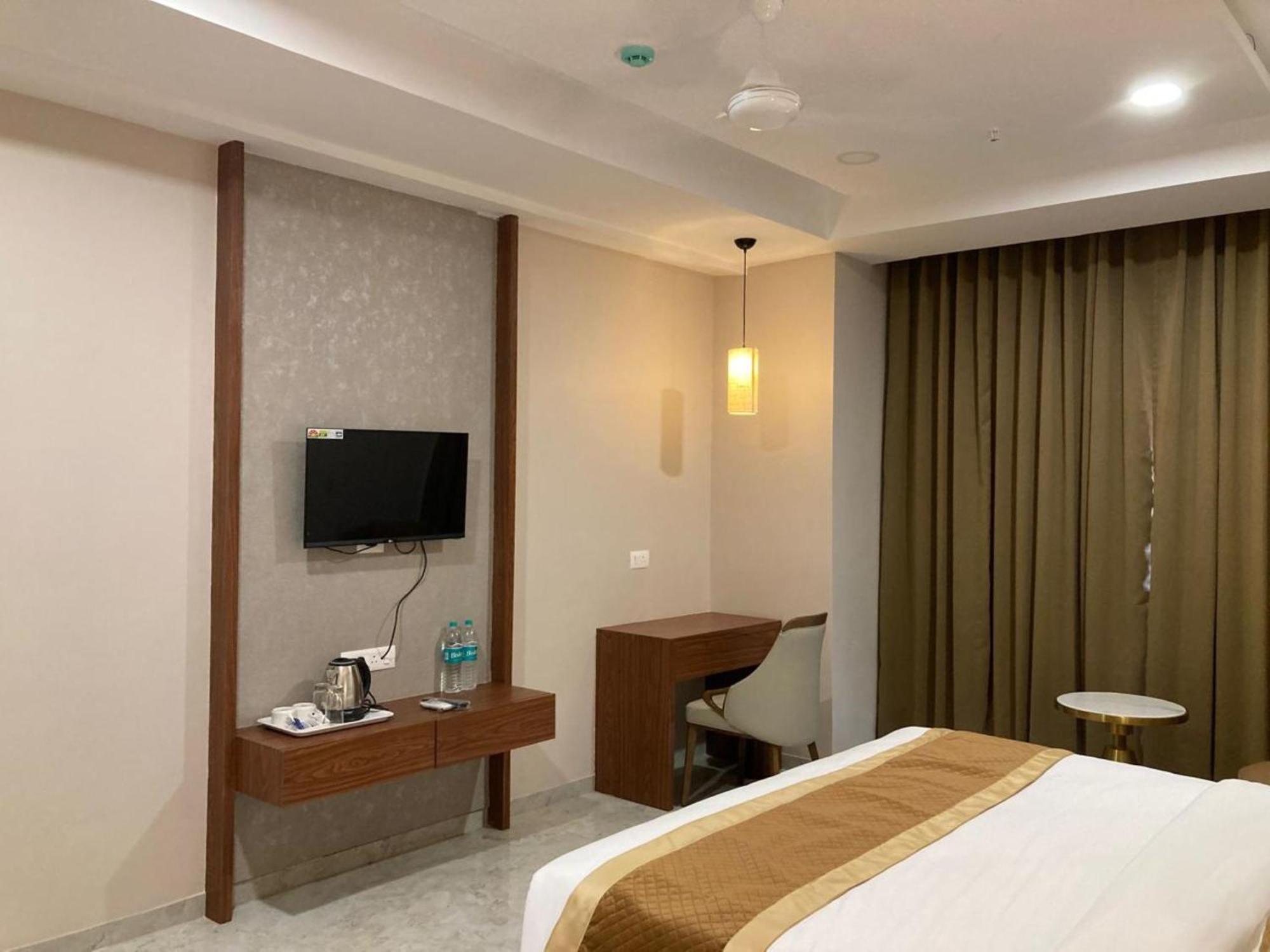 Vits Satyajeet Karad Hotell Exteriör bild